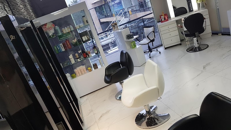 Blanco Ingeniería en Belleza en Plaza Chipinque